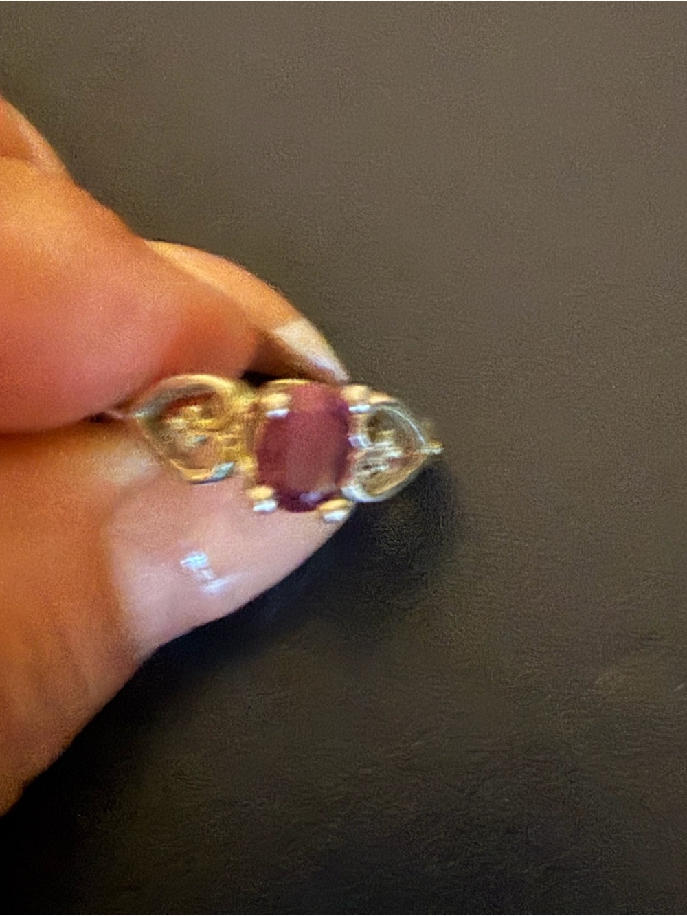 Women'sVintage Red Gemstone Ring. Sterling Silver. Heart Design on Sides. Size6.